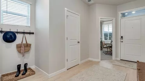 Entry Way - 3664 SW Eleven Mile Ave, Gresham, OR 97080 photo 1 of 1