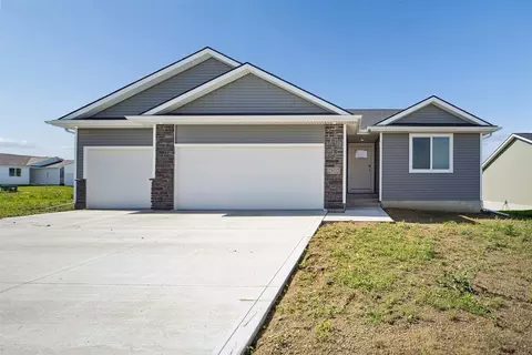 25132 Bluebird Cir, Adel, IA 50003