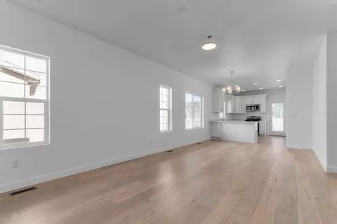 Living - 6417 Vernon Dr, Eagle Mountain, UT 84005 photo 2 of 6