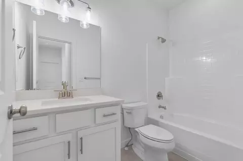 Bath - 6417 Vernon Dr, Eagle Mountain, UT 84005 photo 2 of 5