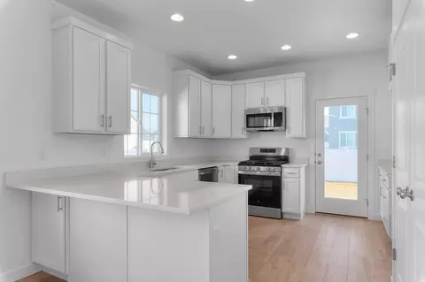 Kitchen - 6417 Vernon Dr, Eagle Mountain, UT 84005 photo 2 of 4