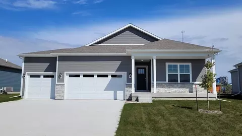 206 41st St SW, Altoona, IA 50009