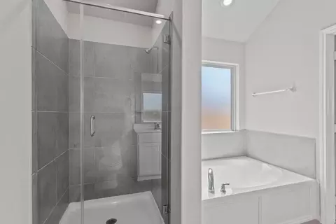 Bath - 13514 Piscina Ave, Von Ormy, TX 78073 photo 2 of 5