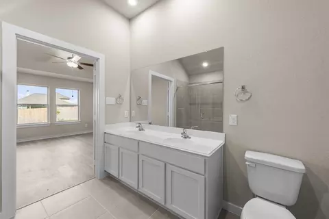 Bath - 13514 Piscina Ave, Von Ormy, TX 78073 photo 1 of 5