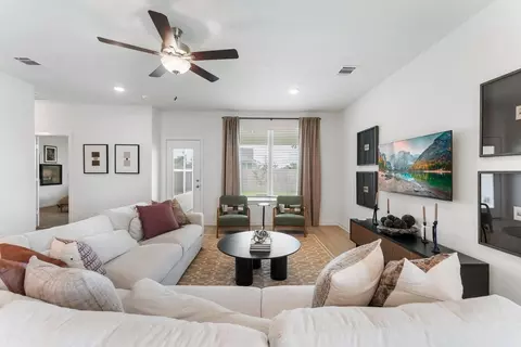 Living - 7813 Redbud Rd, Navasota, TX 77868 photo 3 of 4