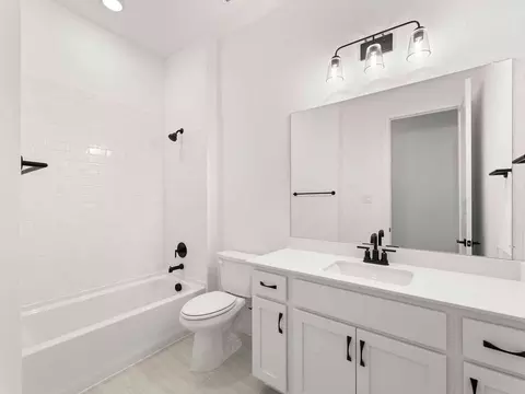 Bath - 2109 Tupelo Trl, Argyle, TX 76226 photo 1 of 7