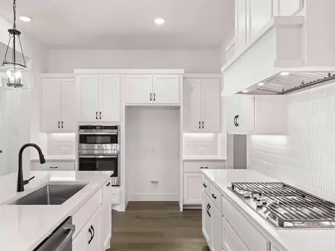 Kitchen - 2109 Tupelo Trl, Argyle, TX 76226 photo 4 of 5