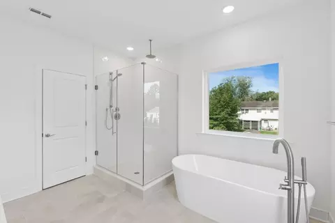 Bath - 24 Tee Pl, Neptune, NJ 07753 photo 4 of 4