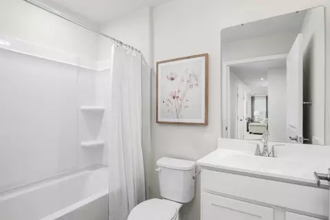 Bath - 3918 Murphy Dr, Mchenry, IL 60050 photo 2 of 3