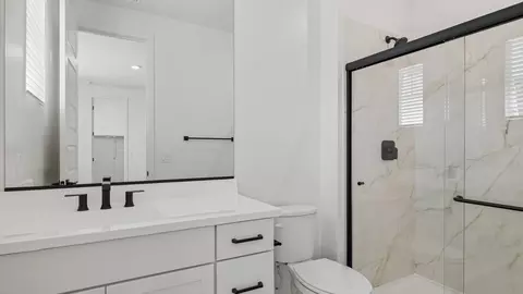 Bath - 2327 N 29th St, Phoenix, AZ 85008 photo 3 of 8