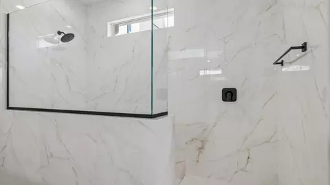 Bath - 2327 N 29th St, Phoenix, AZ 85008 photo 2 of 8