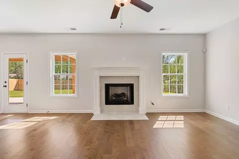Living - 102 Beaver Creek Way, Lagrange, GA 30241 photo 3 of 5