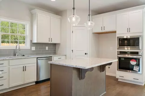 Kitchen - 102 Beaver Creek Way, Lagrange, GA 30241 photo 3 of 4