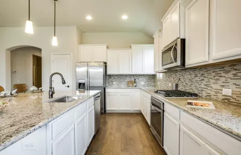 Kitchen - 16418 Cedarveil Ct, Conroe, TX 77302 photo 2 of 3