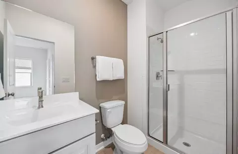 Bath - 16418 Cedarveil Ct, Conroe, TX 77302 photo 5 of 5