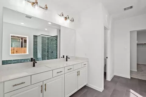 Bath - 1520 Casting Rdg, Mesquite, TX 75181 photo 2 of 3