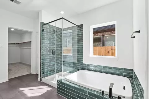 Bath - 1520 Casting Rdg, Mesquite, TX 75181 photo 3 of 3
