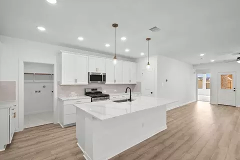 Kitchen - 1520 Casting Rdg, Mesquite, TX 75181 photo 2 of 5