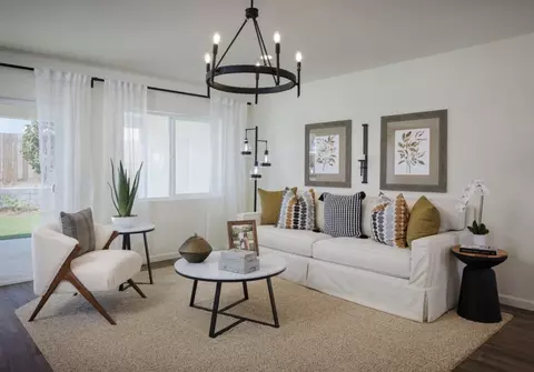 Living - 701 S Plum Ct, Dinuba, CA 93618 photo 1 of 4