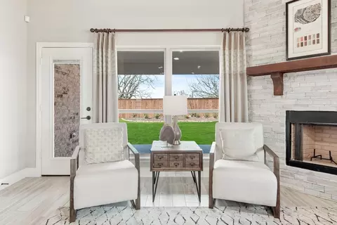 Living - 1706 Baldwin Dr, Cedar Hill, TX 75104 photo 2 of 9