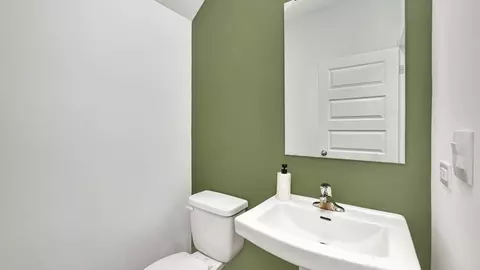 Bath - 511 E 120th Pl, Crown Point, IN 46307 photo 6 of 8