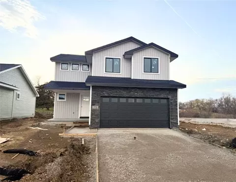 570 NW Rockwood Ln, Grimes, IA 50111