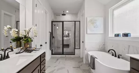 Bath - 924 Cherrystone Loop, Buda, TX 78610 photo 1 of 1