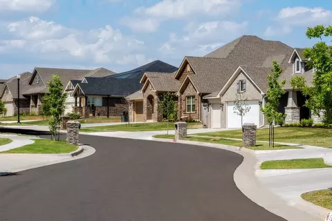 View/Area - 16140 Tall Grass Dr, Moore, OK 73170 photo 6 of 8