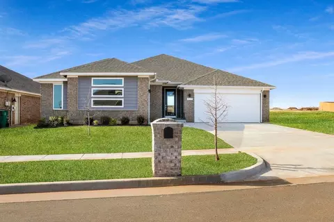 Exterior - 16140 Tall Grass Dr, Moore, OK 73170 photo 13 of 17