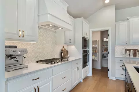 Kitchen - 16140 Tall Grass Dr, Moore, OK 73170 photo 3 of 4