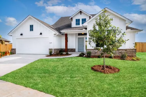 Exterior - 16140 Tall Grass Dr, Moore, OK 73170 photo 16 of 17