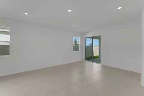 Living - 8124 Sunny Point Trl, Parrish, FL 34219 photo 7 of 9
