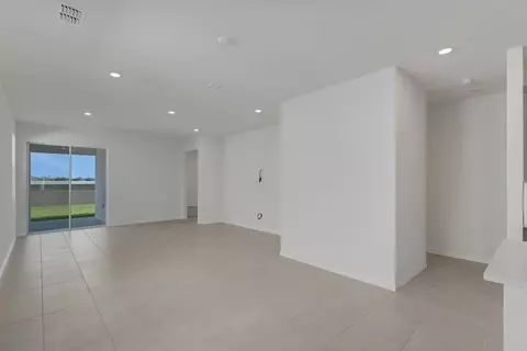 Living - 8124 Sunny Point Trl, Parrish, FL 34219 photo 5 of 9