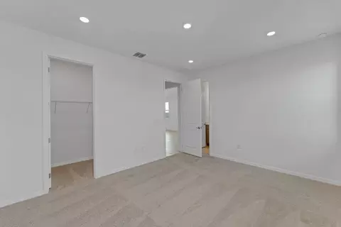 Bedroom - 8124 Sunny Point Trl, Parrish, FL 34219 photo 3 of 11