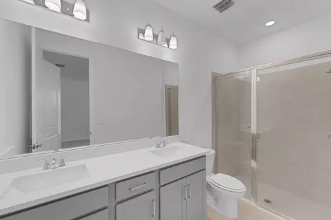 Bath - 8124 Sunny Point Trl, Parrish, FL 34219 photo 1 of 3