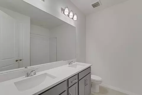 Bath - 8124 Sunny Point Trl, Parrish, FL 34219 photo 2 of 3