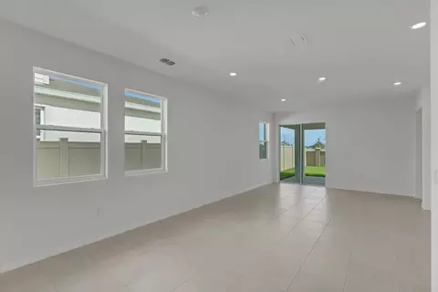 Living - 8124 Sunny Point Trl, Parrish, FL 34219 photo 4 of 9