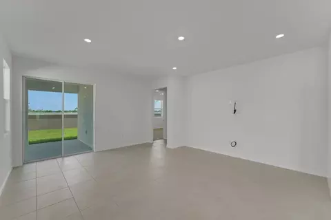 Living - 8124 Sunny Point Trl, Parrish, FL 34219 photo 1 of 9