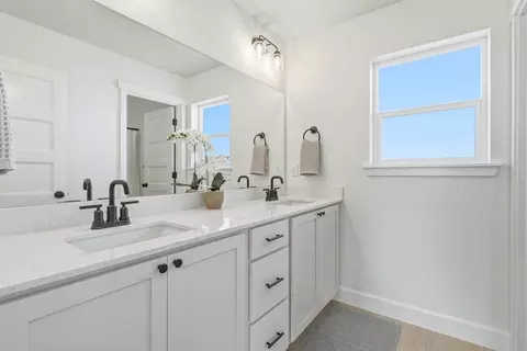 Bath - 545 Taft St, Umatilla, OR 97882 photo 3 of 5