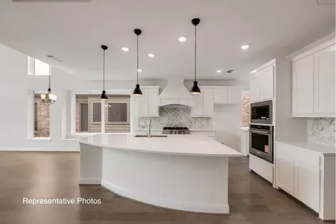 Kitchen - 1906 Skip Ave, Irving, TX 75062 photo 2 of 5