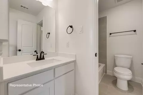 Bath - 1906 Skip Ave, Irving, TX 75062 photo 4 of 6