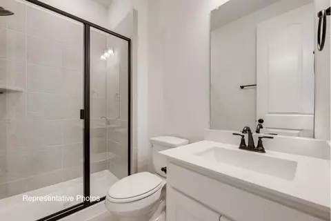Bath - 1906 Skip Ave, Irving, TX 75062 photo 2 of 6