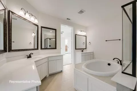 Bath - 1906 Skip Ave, Irving, TX 75062 photo 1 of 6