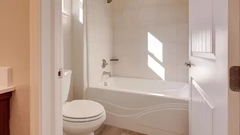 Bath - 20107 Ventana Hills Dr, Clovis, CA 93619 photo 3 of 5