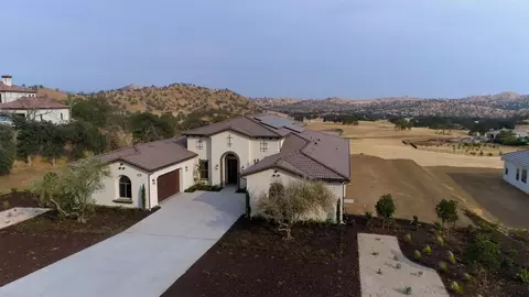 Exterior - 20107 Ventana Hills Dr, Clovis, CA 93619 photo 3 of 4