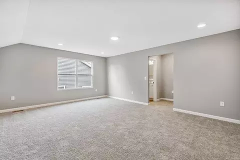 Living - 106 Ruby Rd, Pataskala, OH 43062 photo 3 of 6