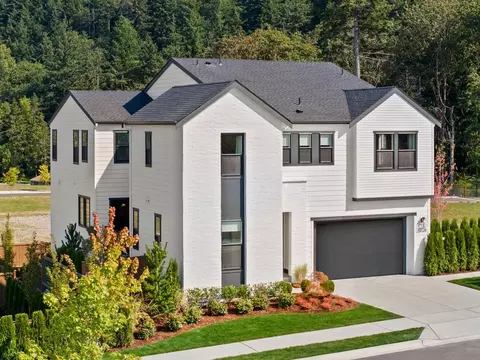 13736 SE 85th St, Newcastle, WA 98059