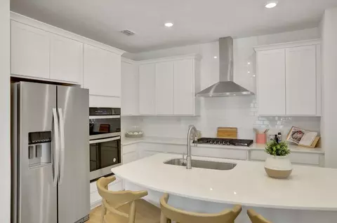 Kitchen - 182 Brook Forest Dr, Saint Augustine, FL 32092 photo 6 of 13