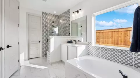 Bath - 201 Verdin Ave, Kyle, TX 78640 photo 1 of 3