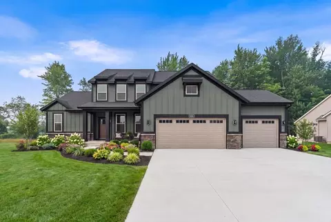 3105 Hollace Dr, Jenison, MI 49428